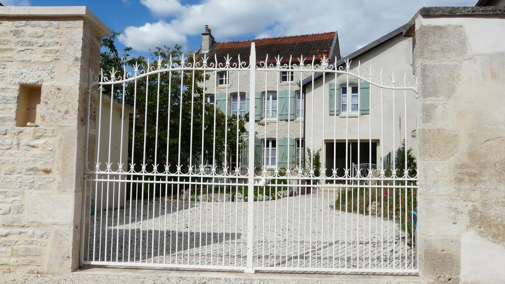 Bed and Breakfast La Promenade Mussy-sur-Seine Exterior foto