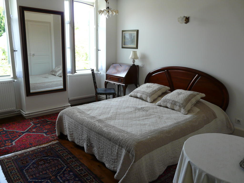 Bed and Breakfast La Promenade Mussy-sur-Seine Habitación foto